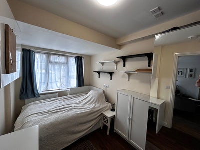 Room with en suite Main Photo