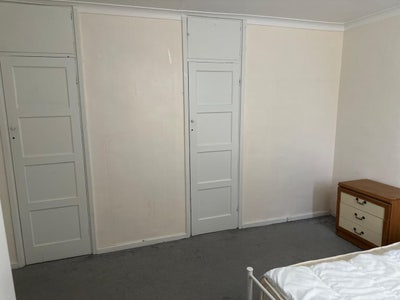 Looking for people Main Photo