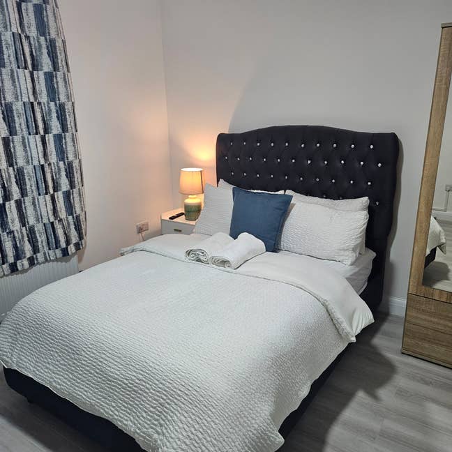 London 02 Glamour Studio Main Photo