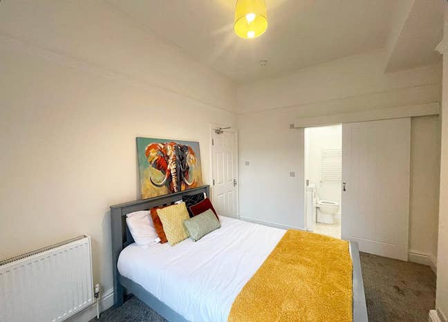 Spacious Ensuite Available.- All Bills Inc Main Photo
