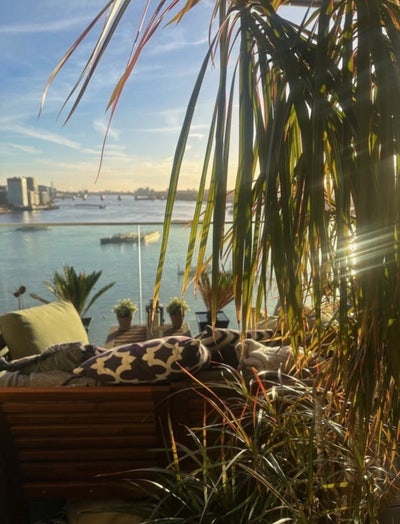 Stylish EnSuite Modern North Greenwich Thames view Main Photo