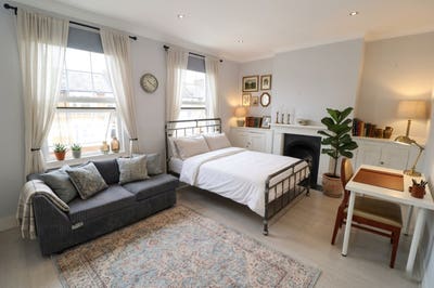 Top Two Bright Rooms  Hurry Up!! Main Photo