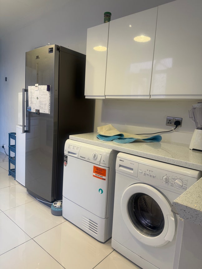 I have a double room for rent all are welcome  Main Photo