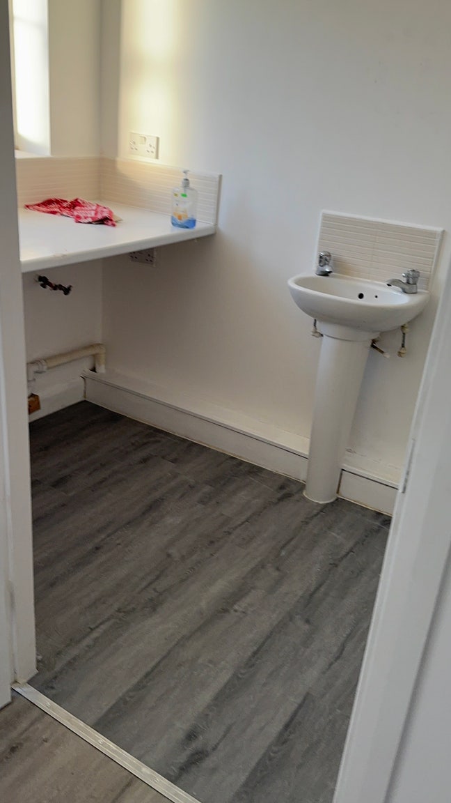 5 Rooms available in Shared Accommodation  Main Photo