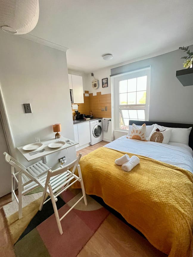 Stylish Studio Flat on Kingsland High Street Main Photo