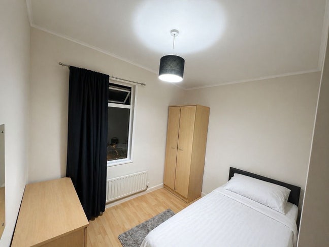 Looking an individual for a single room. Main Photo