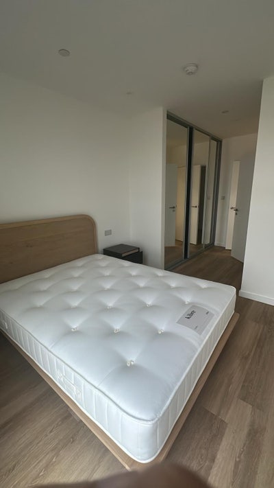 En-suite room in modern apartment with terrace Main Photo