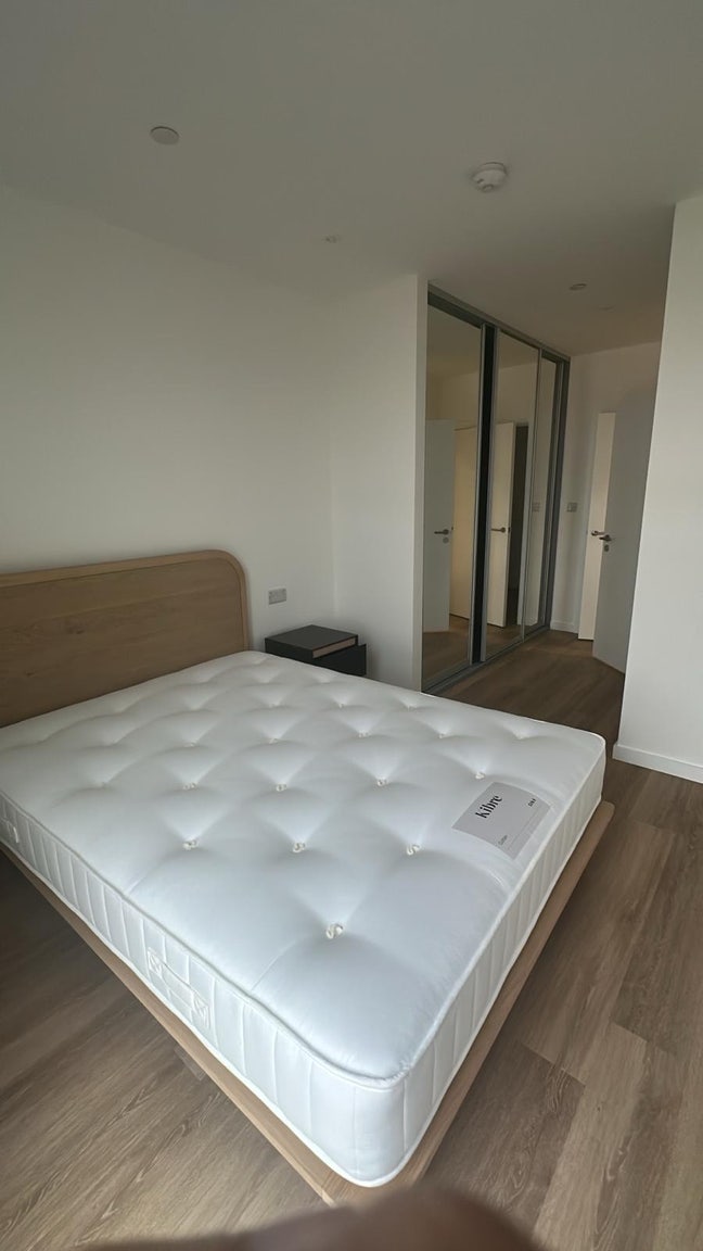 En-suite room in modern apartment with terrace Main Photo