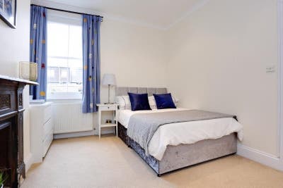 Double room in a professional houseshare Main Photo