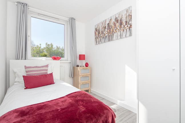 CHEAP and FANCY double room in luxury flat Main Photo