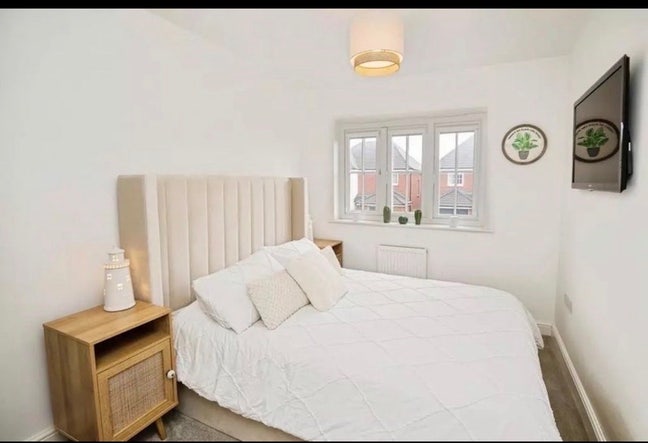 Modern En-Suite room Available Now Main Photo