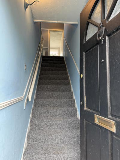 Spacious 3 bedroom flat available in cardonald  Main Photo