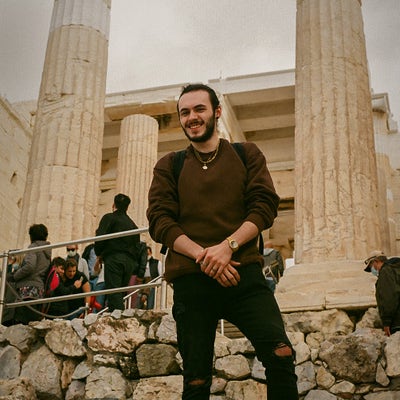 Friendly, tidy professional seeking room in East Main Photo