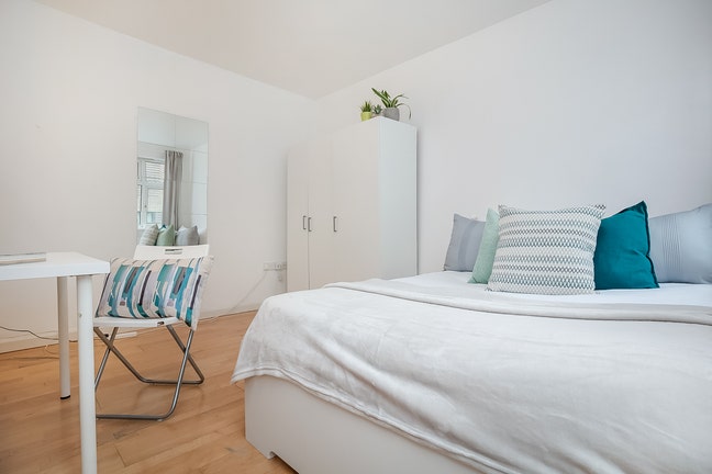 Charming Double Room in a Modern Living Space Main Photo