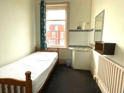 Single Room with Shared bathroom  Main Photo