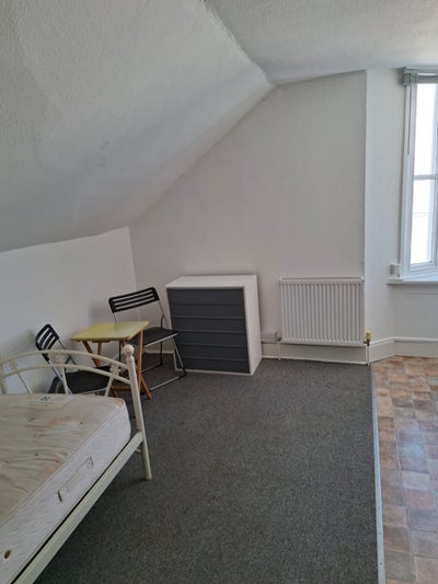 Bedsit in Central Brighton, Stanford Road Main Photo