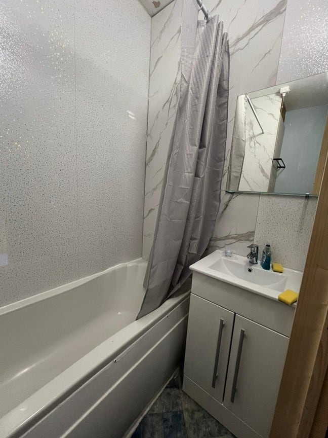 Room in Leicester LE39FQ near city center Main Photo