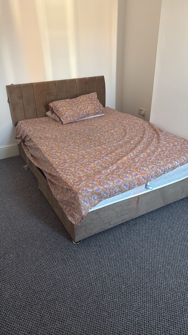 A room Main Photo
