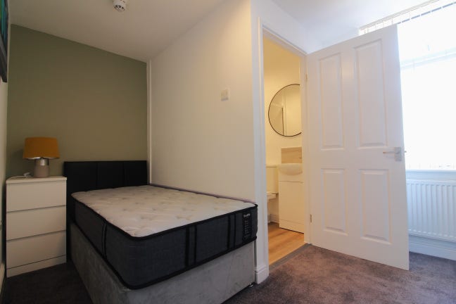 ** Modern En-Suite Room in Professional House Shar Main Photo