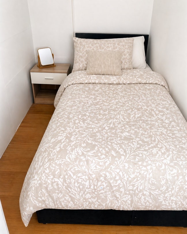 Single room near Heathrow (1-2 months stay) Main Photo