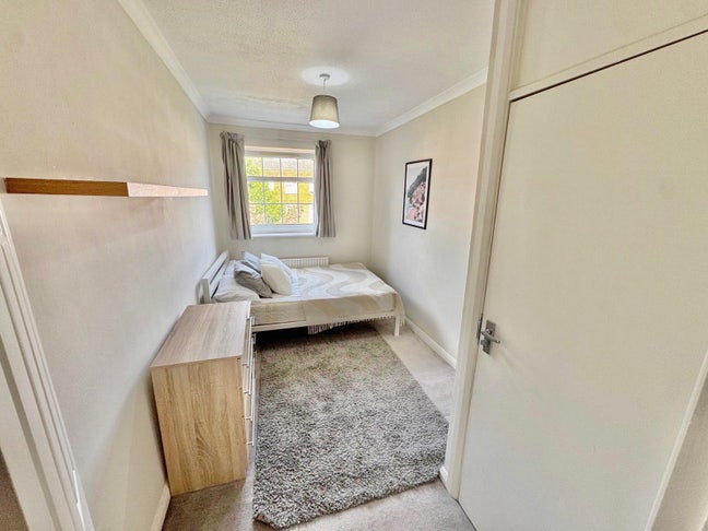 🏡Fresh Refurb✨Clean Double🥰2 Min to Kingston H🏥 Main Photo