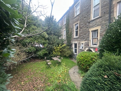 Students looking for a fourth flatmate! Main Photo