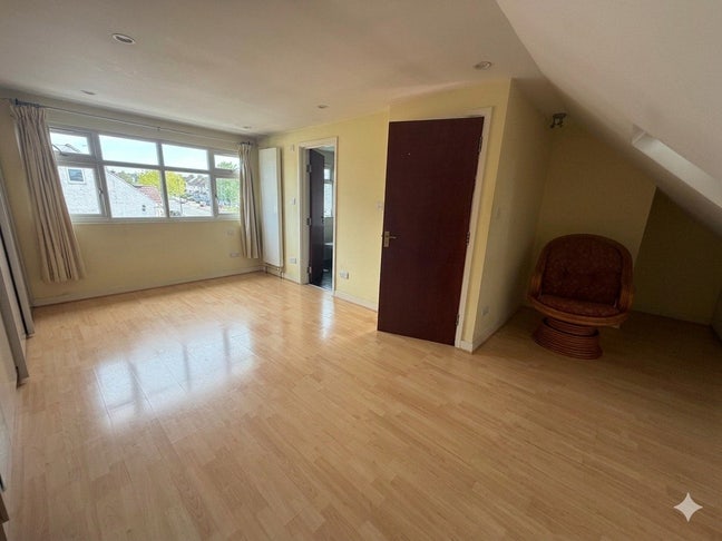 Studio Flat to rent in Cricklewood (NW2) Main Photo