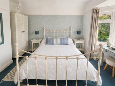 Lovely large, light, double room available  Main Photo