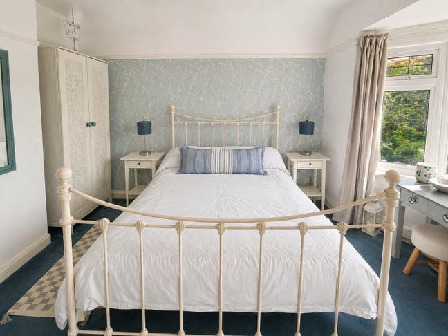 Lovely large, light, double room available  Main Photo