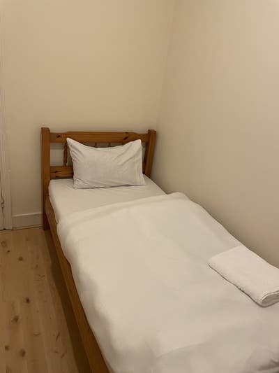 1 Bed Semi-Detached House, Brownlow Road, N11 Main Photo