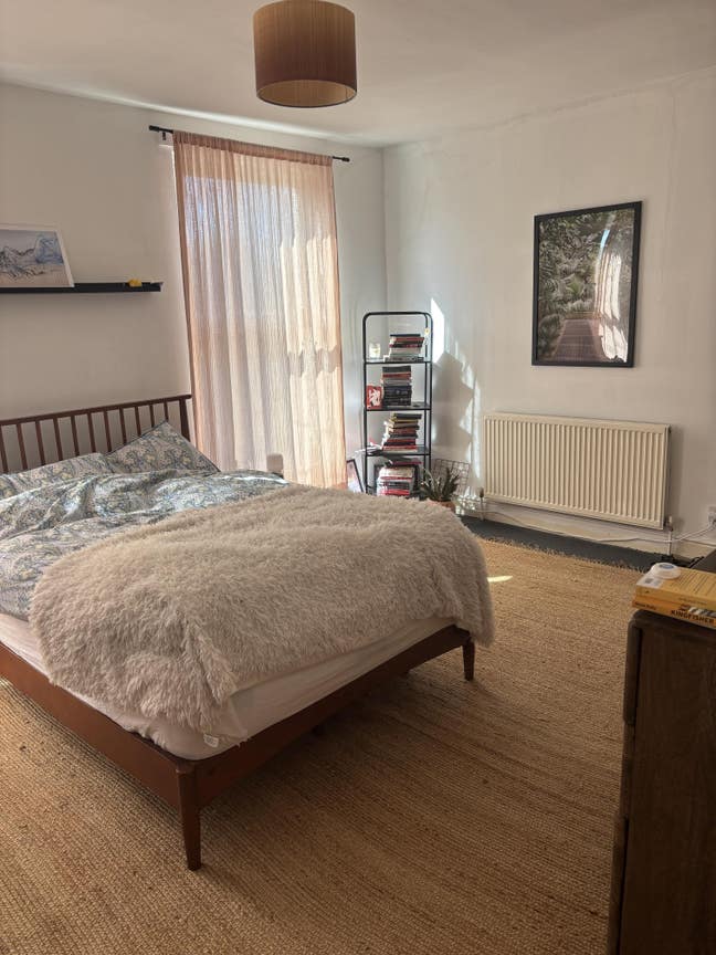 Massive room in 4 bed house  Main Photo