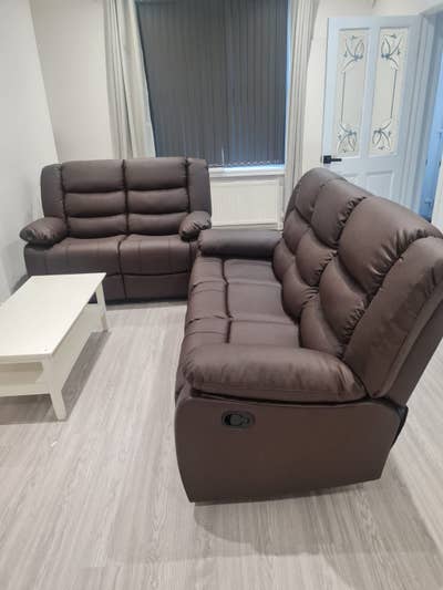 Luxurious Double Room in CF82 Main Photo