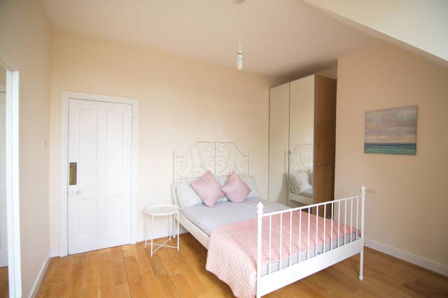 Stunning top floor double, garden house, Ealing Main Photo