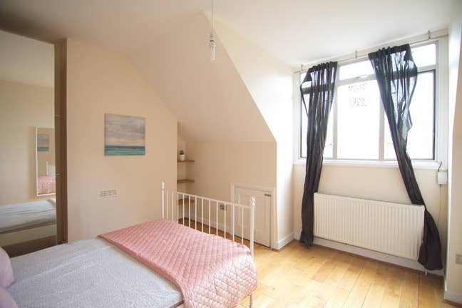 Stunning top floor double, garden house, Ealing Main Photo
