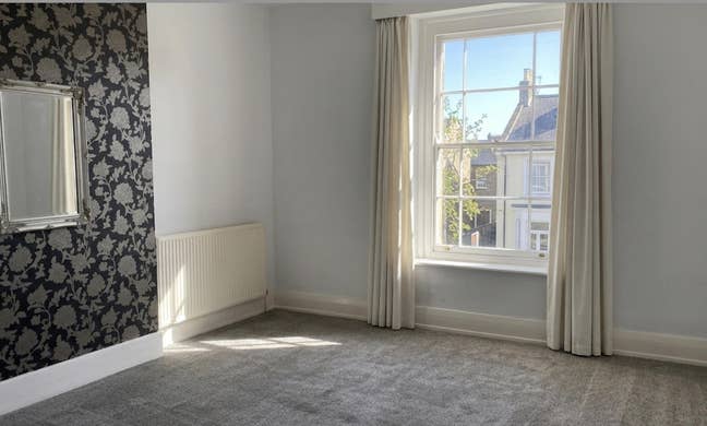 Massive Room - Excellent Location - All Bills Inc Main Photo