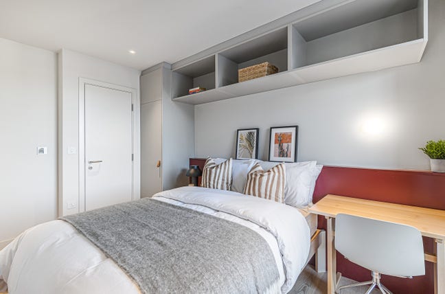 Large double with en suite- 10 mins from tube  Main Photo