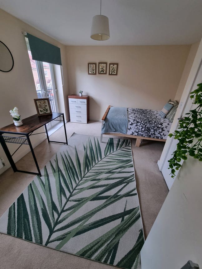 Large Double Rooms for Rent Epsom KT17 Main Photo