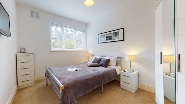 1 Double Room all inc, p/share, F/F, Cleaner&WiFi Main Photo