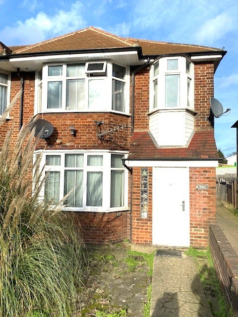 W3: Ensuite Room with small kitchen -Available NOW Main Photo