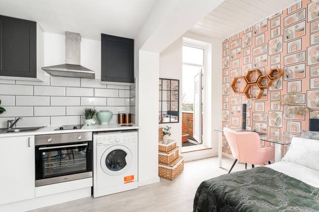 Studio with private balcony Main Photo