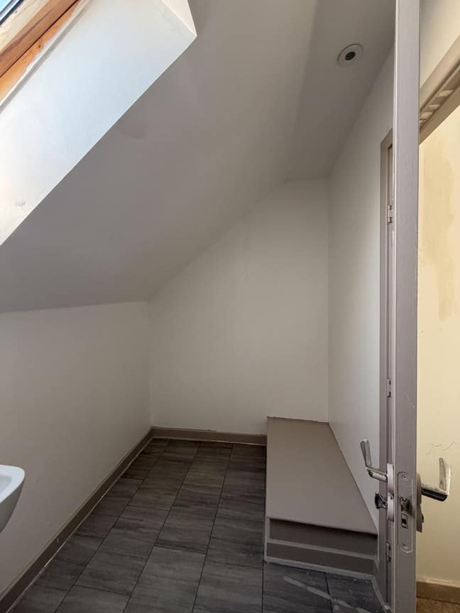 A massive furnished en-suite bedroom available Main Photo