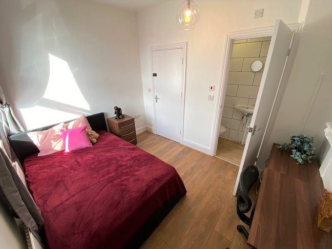En-Suite room available Main Photo
