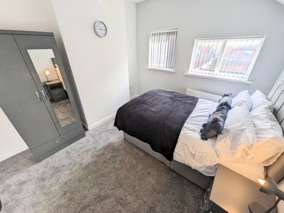 ** LARGE Modern Luxury En Suites -No Bills to Pay! Main Photo