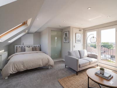 Stunning Ensuite Room in a Designer House ✨ Main Photo