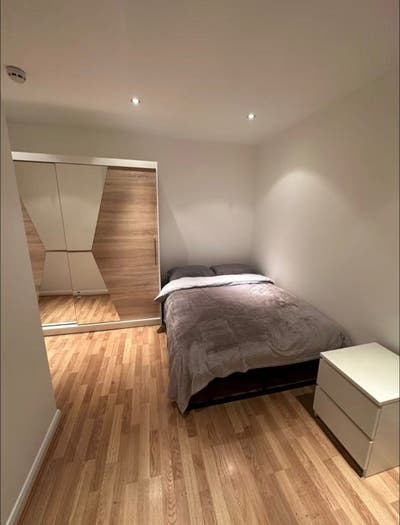 Modern Rooms Available–Ensuite & Loft All Bill In Main Photo