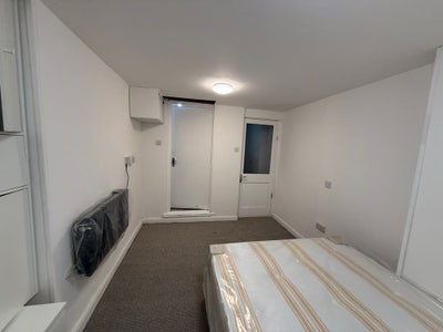 Garden access ensuite room to rent in edgware Main Photo