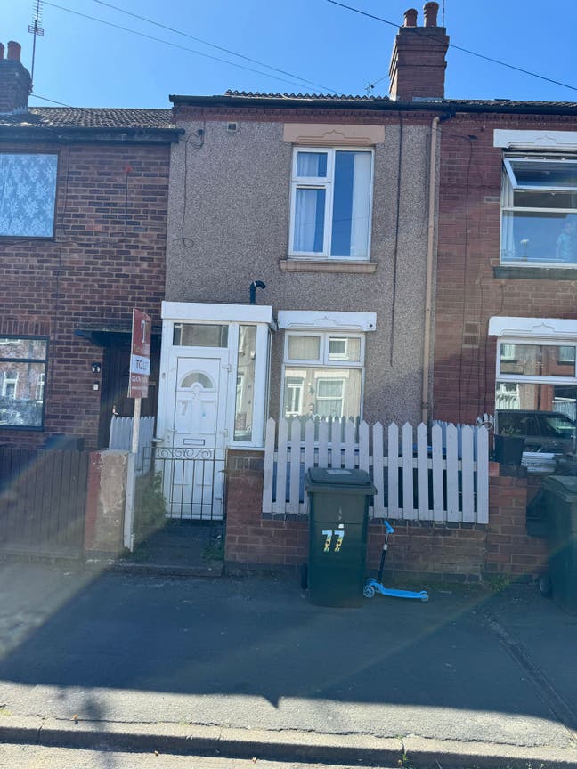 3-Bedroom Family Home Available – &pound;1,100 PCM Main Photo