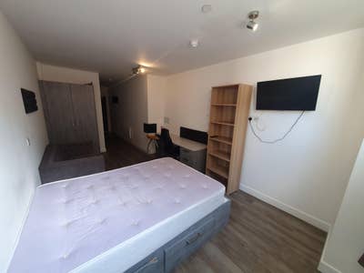 1 Bed studio flat in City Centre Main Photo