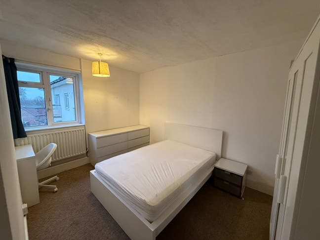 Room Just Came Available/ Kingston/Norbiton St Main Photo