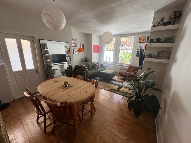 Clean and tidy lodger wanted for second bedroom Main Photo